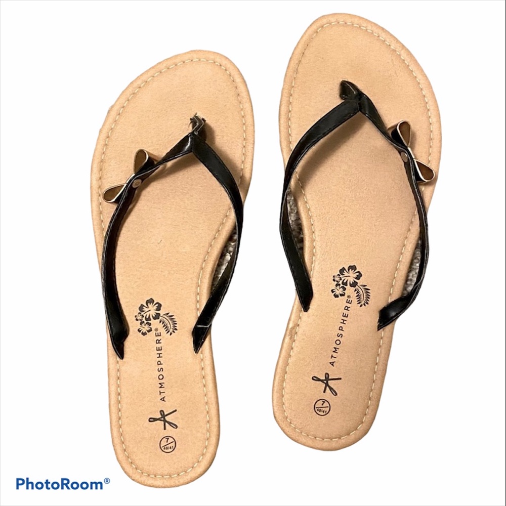 Atmosphere Flip Flop with Gold Bow Size 9